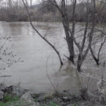 Сообраќајот пренасочен поради излевање на Вардар, снег на повеќе патни правци