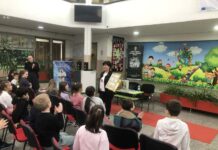 Писателката Јадранка Клисарова се сретна со третоодделенци од Кочани