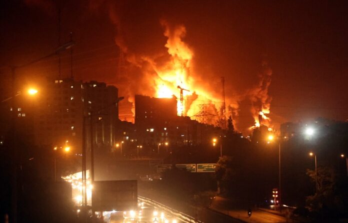 Israel launches airstrike on oil warehouse in Tehran Eksplozii Iran, toksi;en dozd