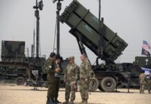 Педесет илјади американски војници, врвно опремени воени бази и носачи на авиони