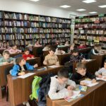 Охридските првоодделенци во библиотеката „Григор Прличев“ го открија светот на бајките