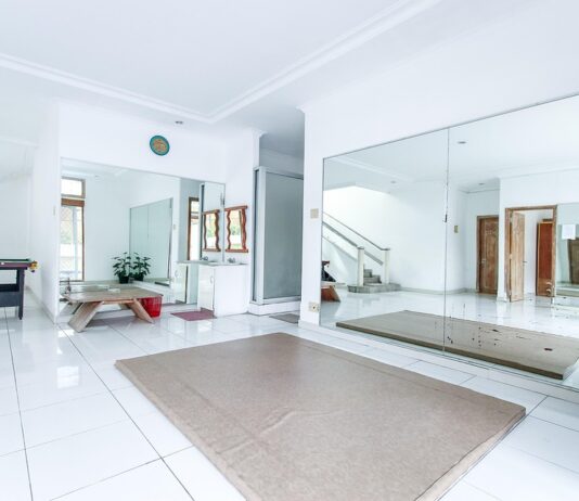 Сjаjните подови излегуваат од мода во 2026 година