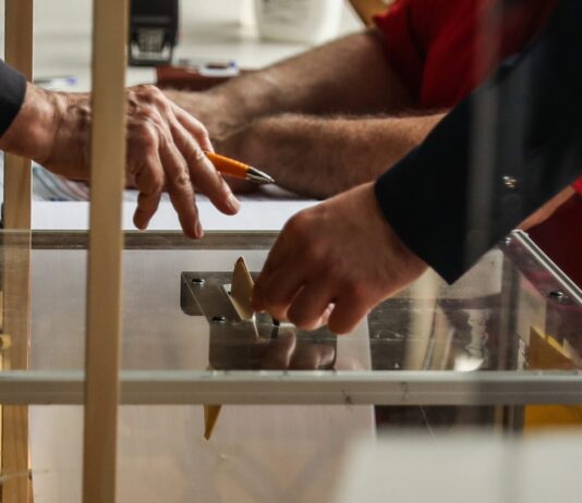 Ќе потоне ли Франција во сопствениот изборен замор?