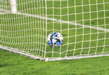 Играње со рака, офсајд, ВАР – дали фудбалот е премногу комплициран?