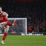 Арсенал остана во трката за ретка четирикратна круна