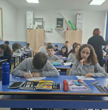 Учениците со техниката блекаут ја откриваа поезијата на поетесата Вера Андон