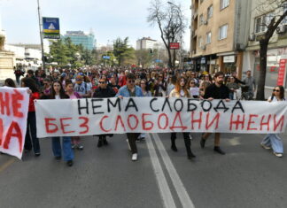 ФОТО: Граѓански организации маршираа за правата на жените во Скопје, под слоганот „Нема да нè снема“