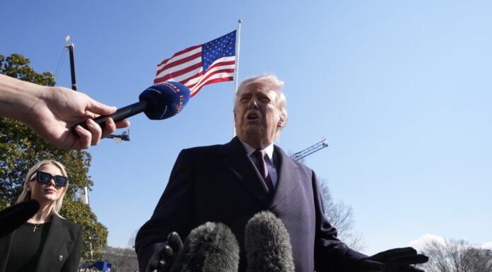 Трамп вети по 5.000 долари за секој полнолетен Американец доколку Републиканците победат на меѓуизборите