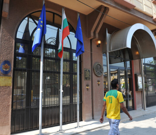 Игнорирајќи ги меѓународните обврски, Софија сѐ подлабоко тоне во спиралата на правна несигурност што самата ја создава