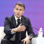 Кога едно се зборува, а друго се прави