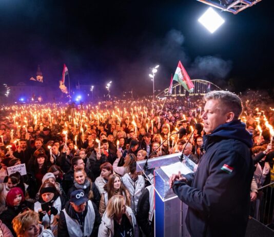 Кој е Петер Маѓар, човекот кој победи на изборите во Унгарија