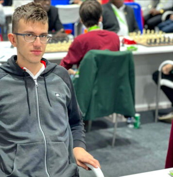 Стартни победи на Велјаноски и на Лазов