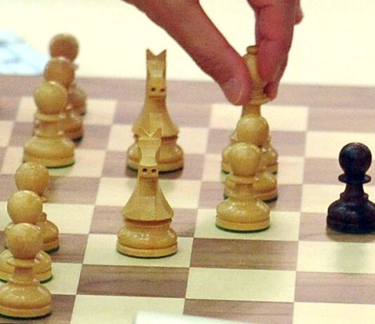 Синдаров ја зголеми предноста на два поена