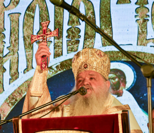 Г. г. Стефан: Светлината на Христа воскреснатиот нека нè просвети