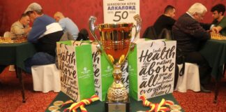 ШК Алкалоид славеше со играчите – пехарите за Николовски и Георгиев