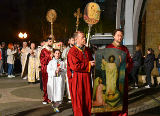 ФОТО: Верниците го дочекаа Велигден и во Соборниот храм „Свети Климент Охридски“