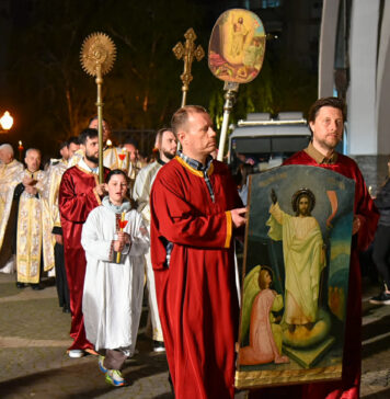 ФОТО: Верниците го дочекаа Велигден и во Соборниот храм „Свети Климент Охридски“