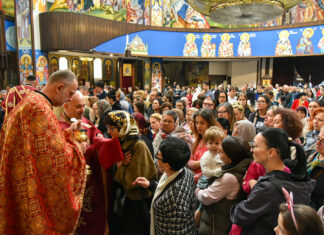 ФОТО: Утринска велигденска литургија во соборниот храм „Свети Климент Охридски“ во Скопје