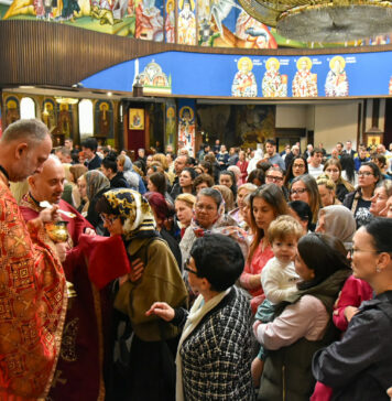 ФОТО: Утринска велигденска литургија во соборниот храм „Свети Климент Охридски“ во Скопје