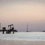 „Подготвена за експлоатација“: среде ’рѓа, плевел и прекини на струја, Венецуелците се надеваат на нов нафтен бум