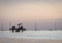 „Подготвена за експлоатација“: среде ’рѓа, плевел и прекини на струја, Венецуелците се надеваат на нов нафтен бум