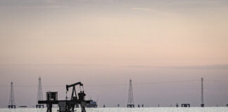 „Подготвена за експлоатација“: среде ’рѓа, плевел и прекини на струја, Венецуелците се надеваат на нов нафтен бум