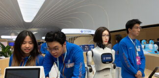 Технолошки бум во Пекинг: АИ-очила и мозок-компјутер интерфејси во фокус