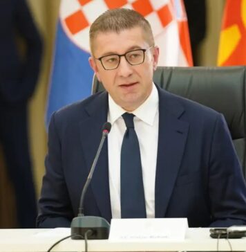 Ако билатералните спорови ни го судат патот, ќе се бориме на друг начин, порача Мицкоски