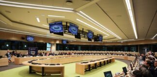 Муцунски од Брисел: Итно враќање на украинските деца однесени од Русија