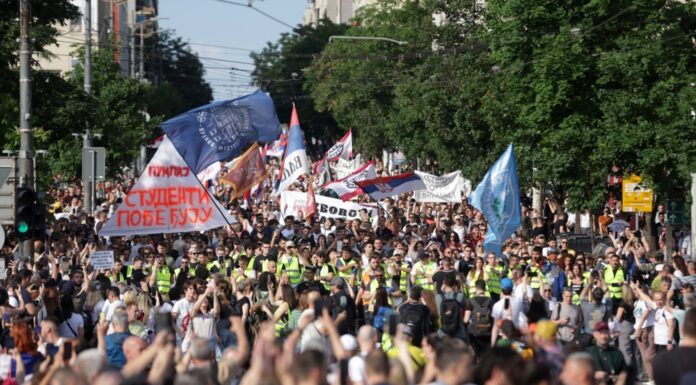 На повик на студентите во блокада илјадници на протестот во Белград