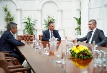 Мицкоски на средба со Касами и Меџити, се бараат решенија усогласени со Уставот и Законот за употреба на јазиците