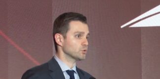 Македонија мора да стане држава во која младите ќе сакаат да останат, порача Муцунски