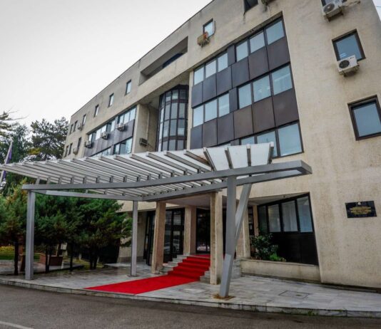 Поднесена кривична пријава за палењето на дипломатските возила во Скопје