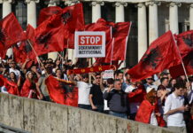 ФОТО: Протест на студенти за полагање на правосуден испит на албански јазик