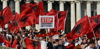 ФОТО: Протест на студенти за полагање на правосуден испит на албански јазик