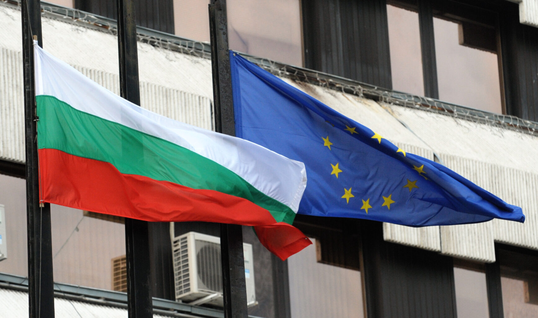Софија меѓу две Европи