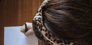 Цртам и пишувам со двете раце