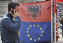 Брисел зазема страна во политичката криза во Албанија со предупредување до Тирана