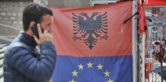 Брисел зазема страна во политичката криза во Албанија со предупредување до Тирана