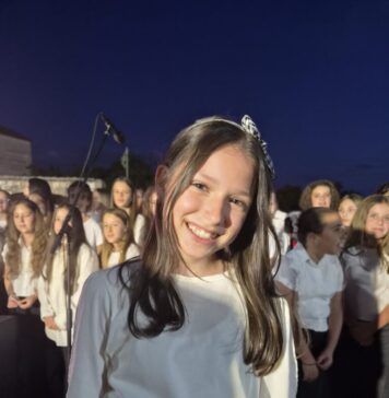 Со глас и со милост ја освојува публиката