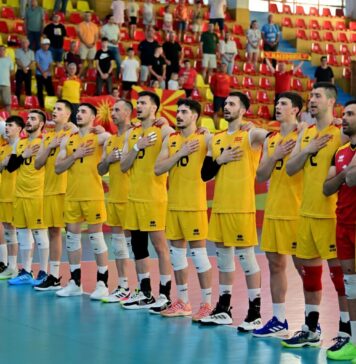Одбојкарите забележаа една победа, одбојкарките два пораза