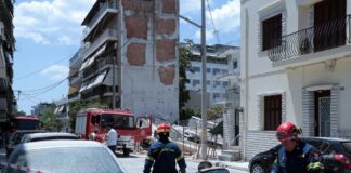 Се сруши четирикатница во Атина