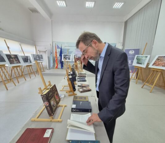 Во Прилеп отворена изложбата „Истакнати културни дејци и достигнувања на Русија“