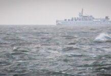 Трагедија крај брегот на Гвајана: Потона ферибот со 116 луѓе, досега спасени само осум