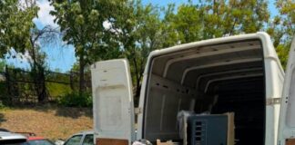 ФОТО: Уапсен скопјанец, одземени две товарни возила со криумчарена стока на македонско-косовската граница