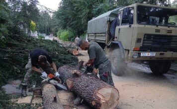 ФОТО: И Армијата се вклучи во санирањето на последиците од невремето во Скопје