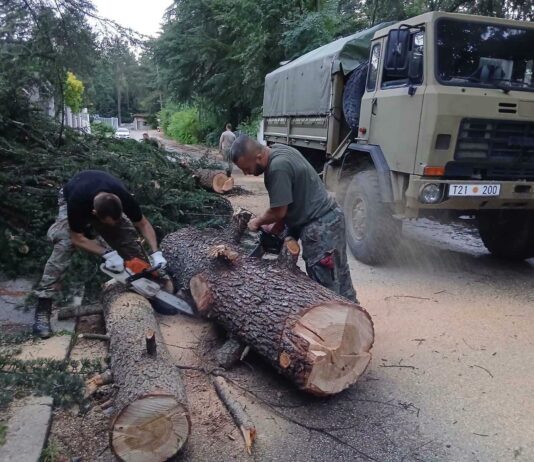 ФОТО: И Армијата се вклучи во санирањето на последиците од невремето во Скопје