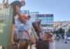Почна дистрибуцијата на бесплатна вода во Гостивар, Владата испорача први 50.000 литри