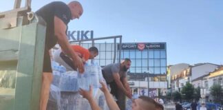 Почна дистрибуцијата на бесплатна вода во Гостивар, Владата испорача први 50.000 литри