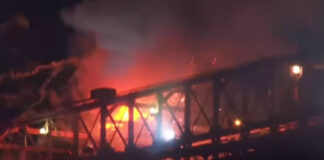 Пожар избувна на Бруклинскиот мост во Њујорк за време на градската огнометна претстава по повод Денот на независноста